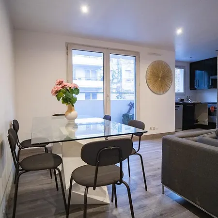 Spacious And Bright 65 M *